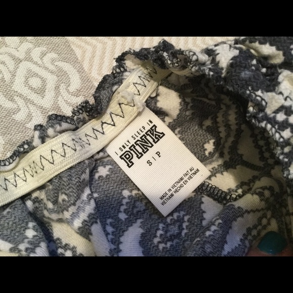 VS Pink Sleep Set Bundle - Picture 2 of 2